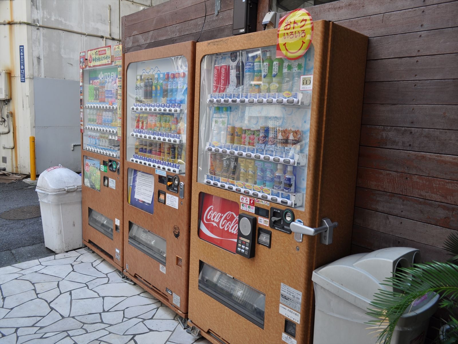 エントランス前の自販機