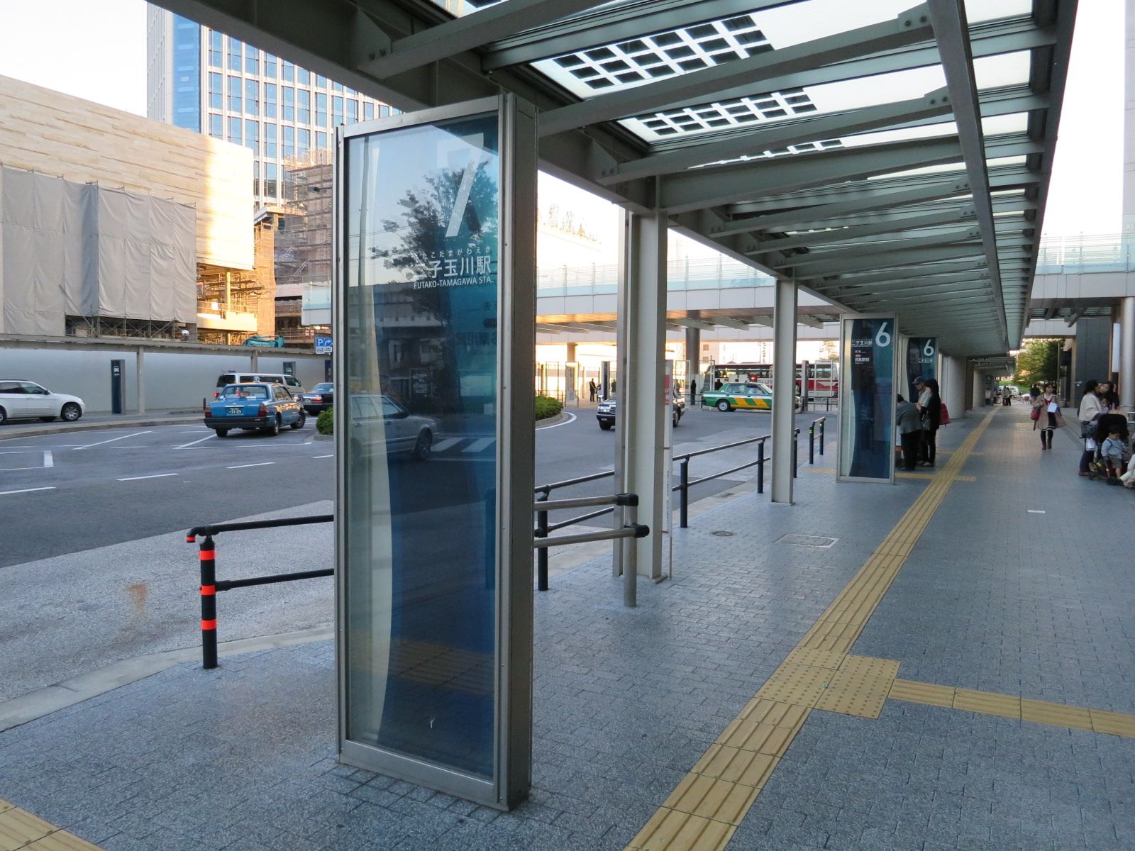 敷地内にあるバスターミナル