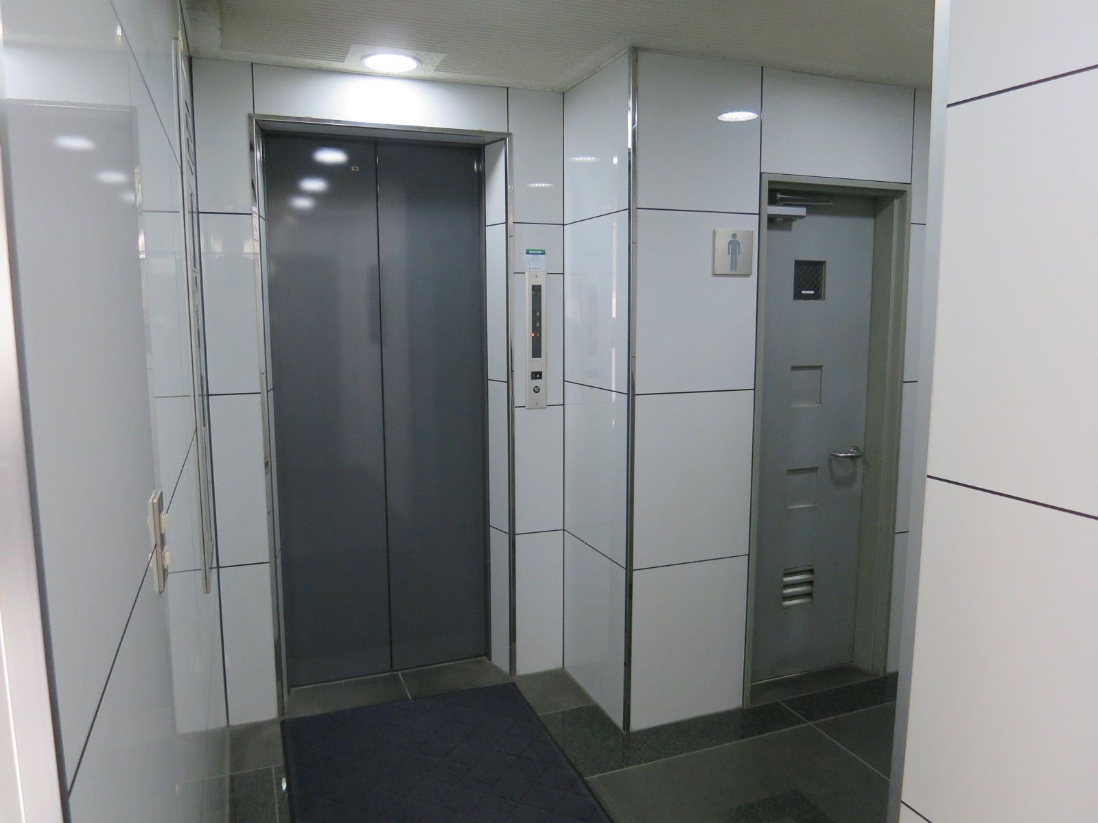 エレベーター1基