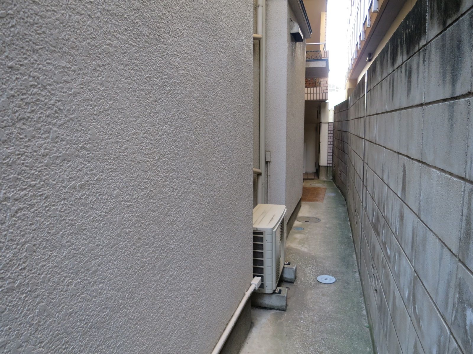 エントランスまでの通路