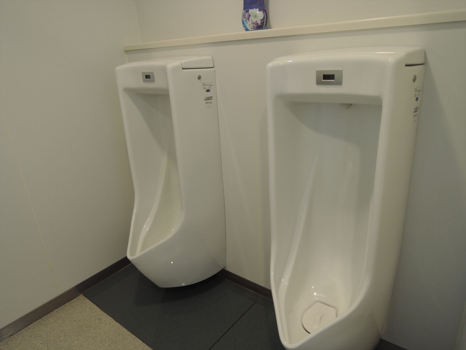 男性用トイレ