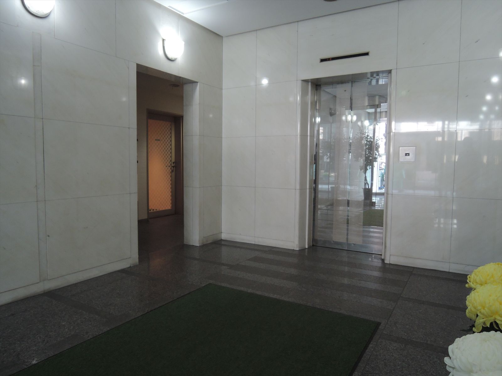 1階エレベーターホール