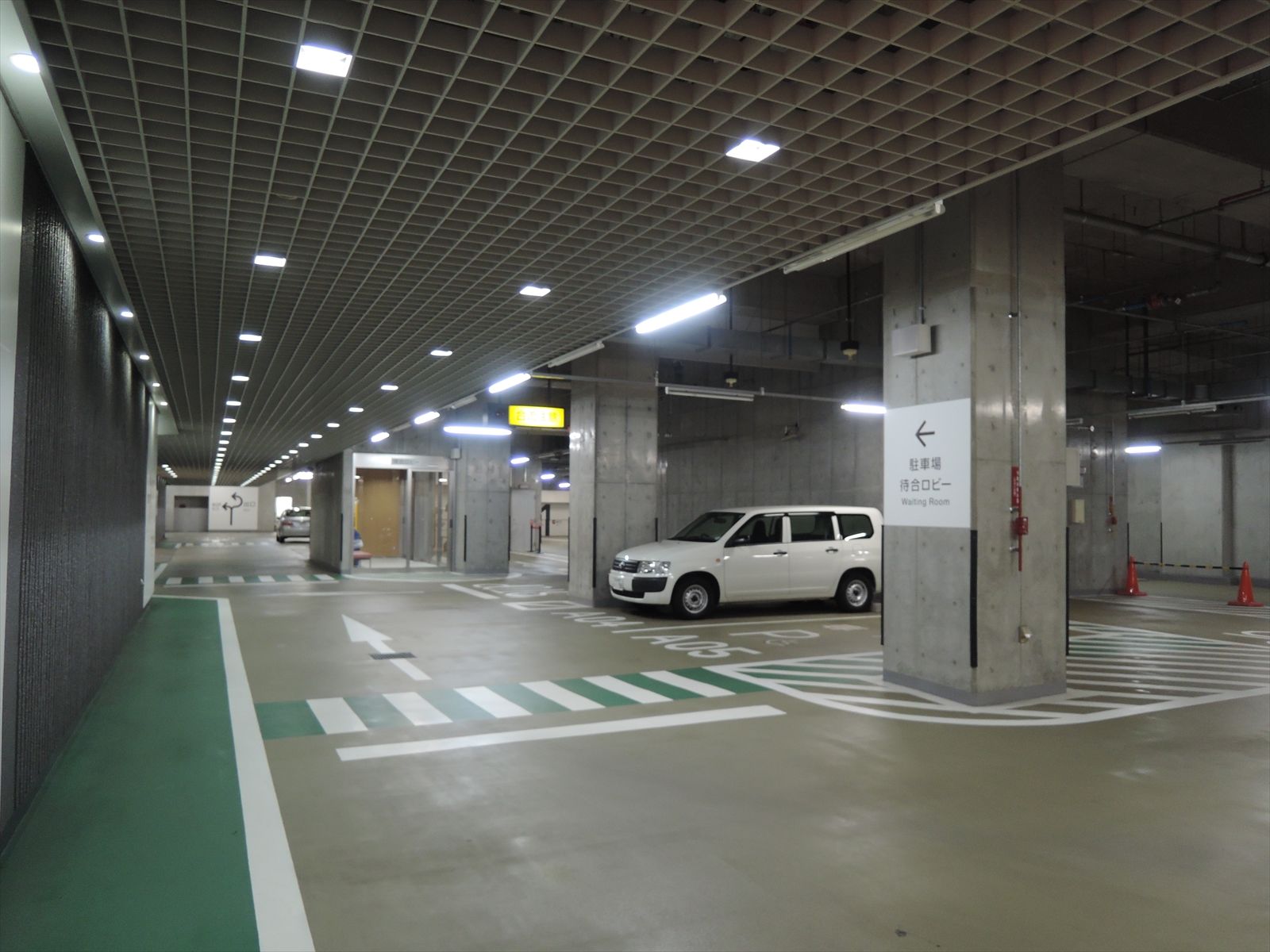 地下駐車場完備