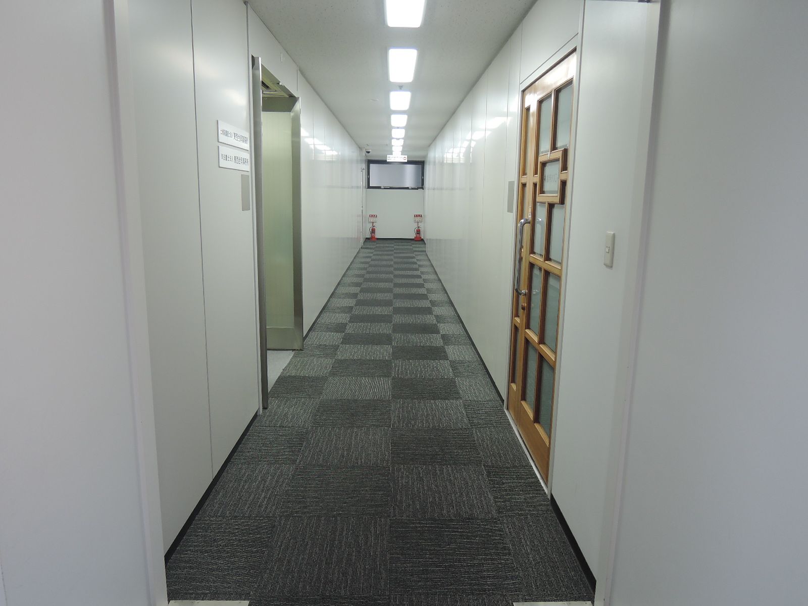 オフィスビル内通路