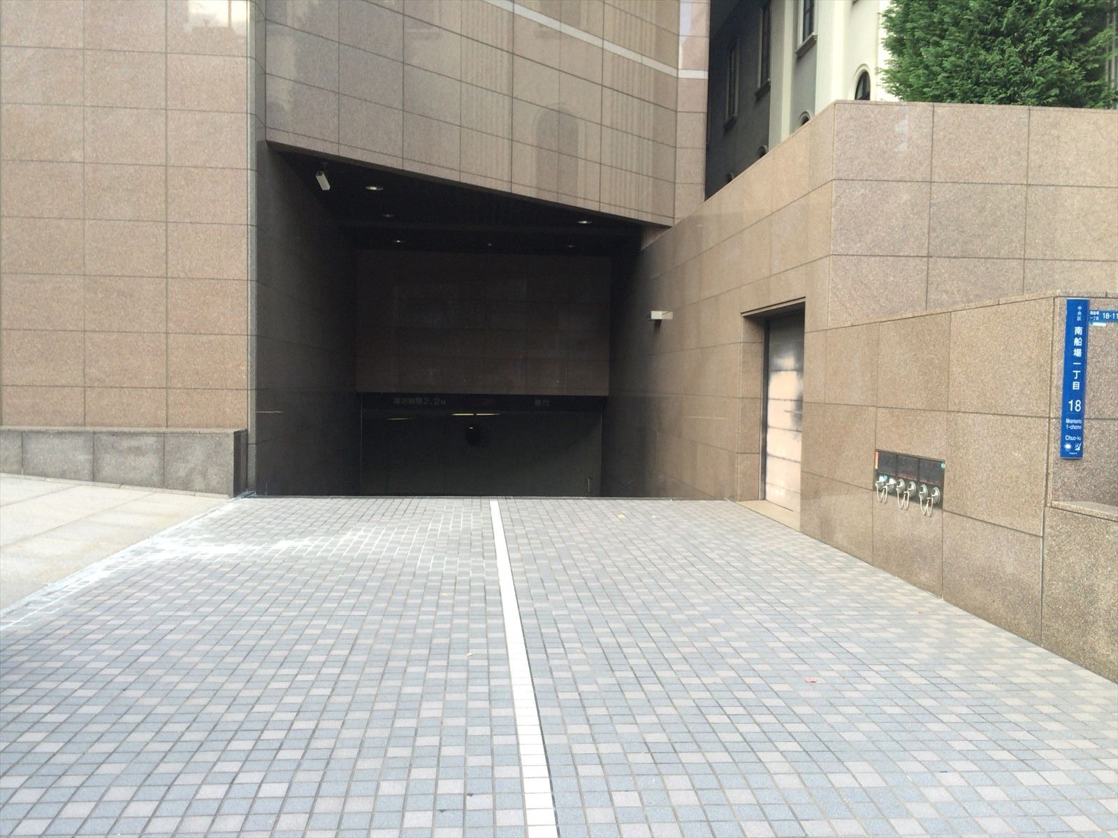 駐車場出入口