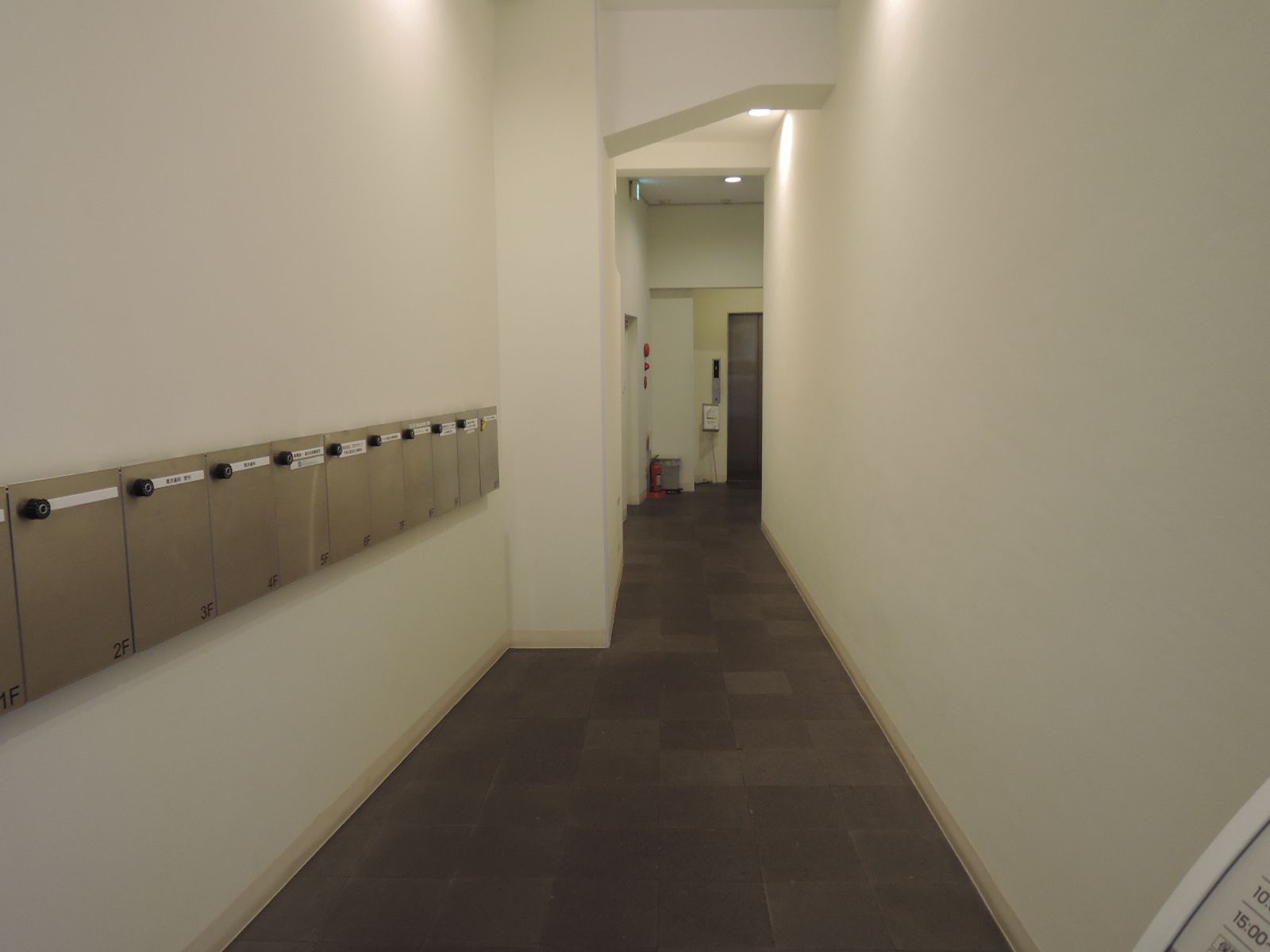 オフィスビル通路