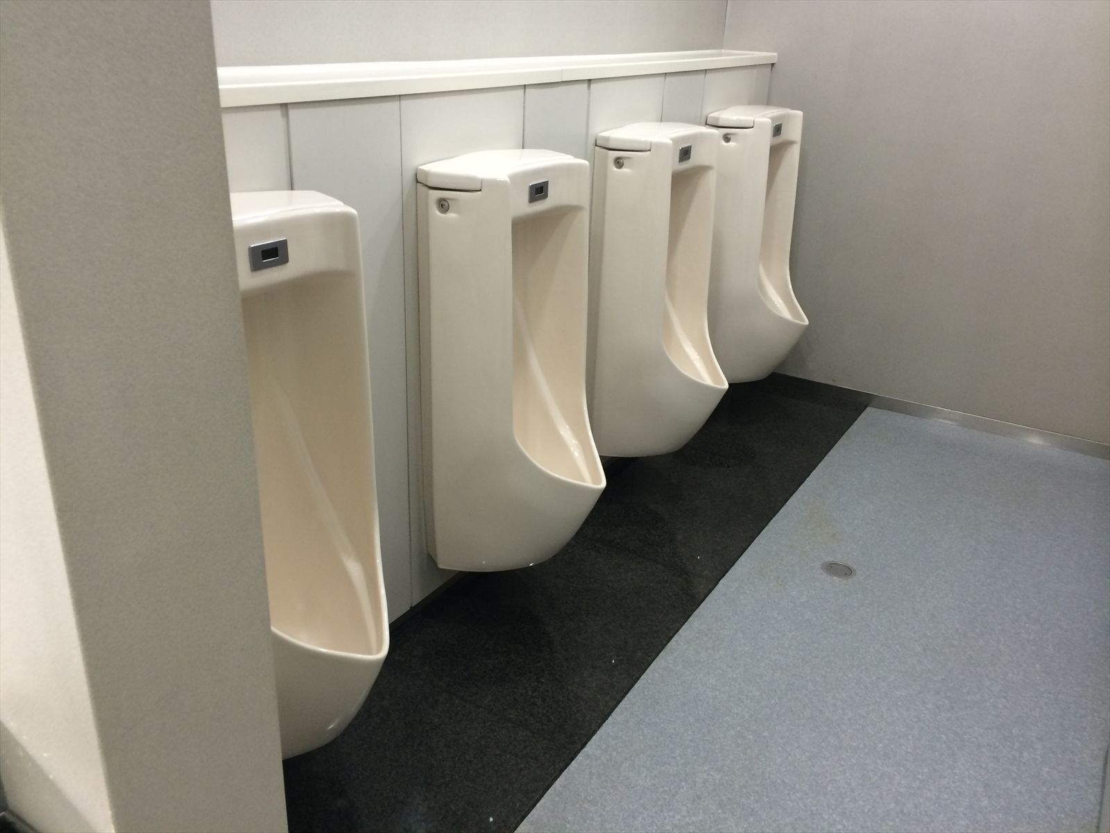 男性用トイレ