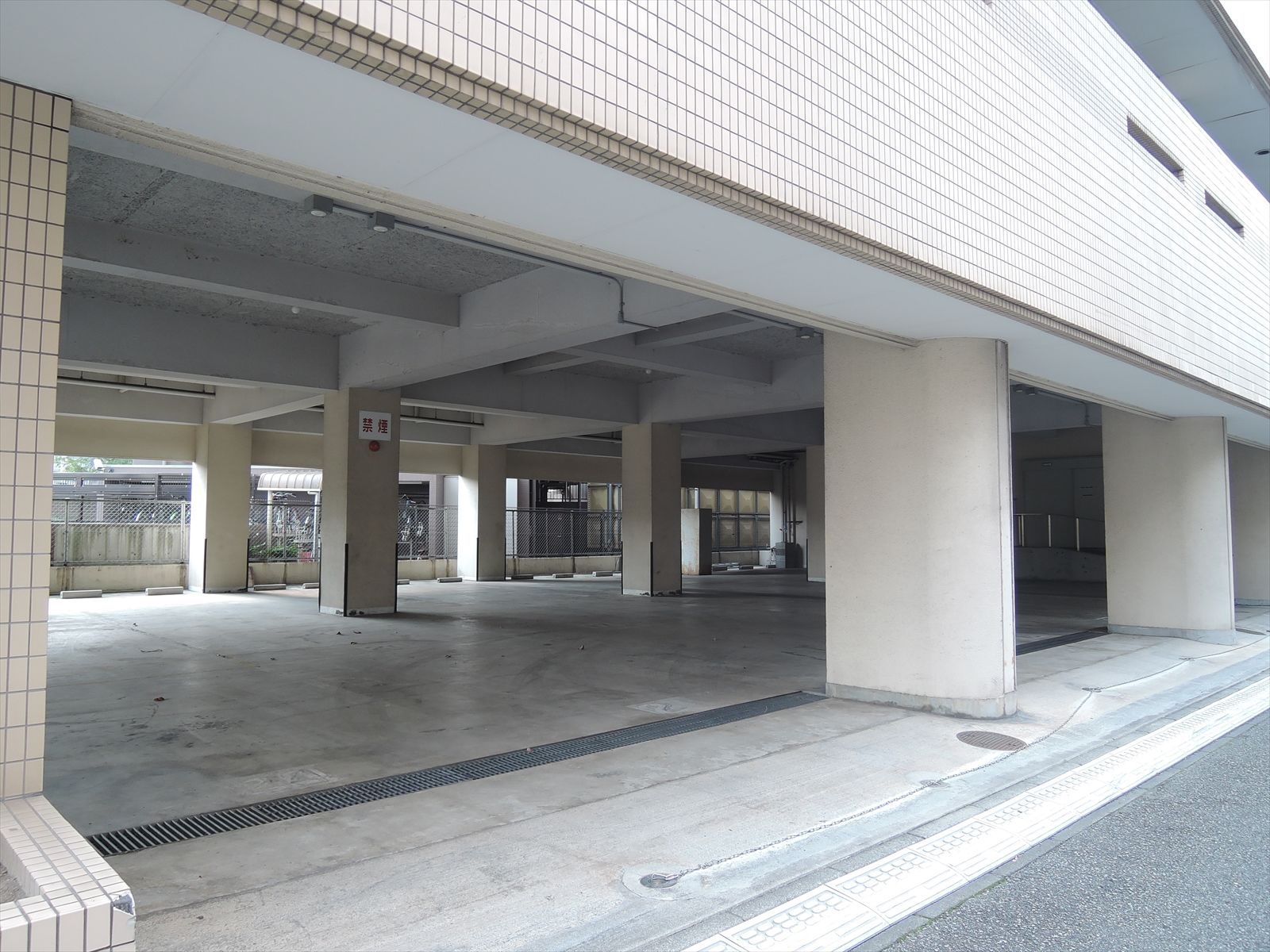 平面駐車場