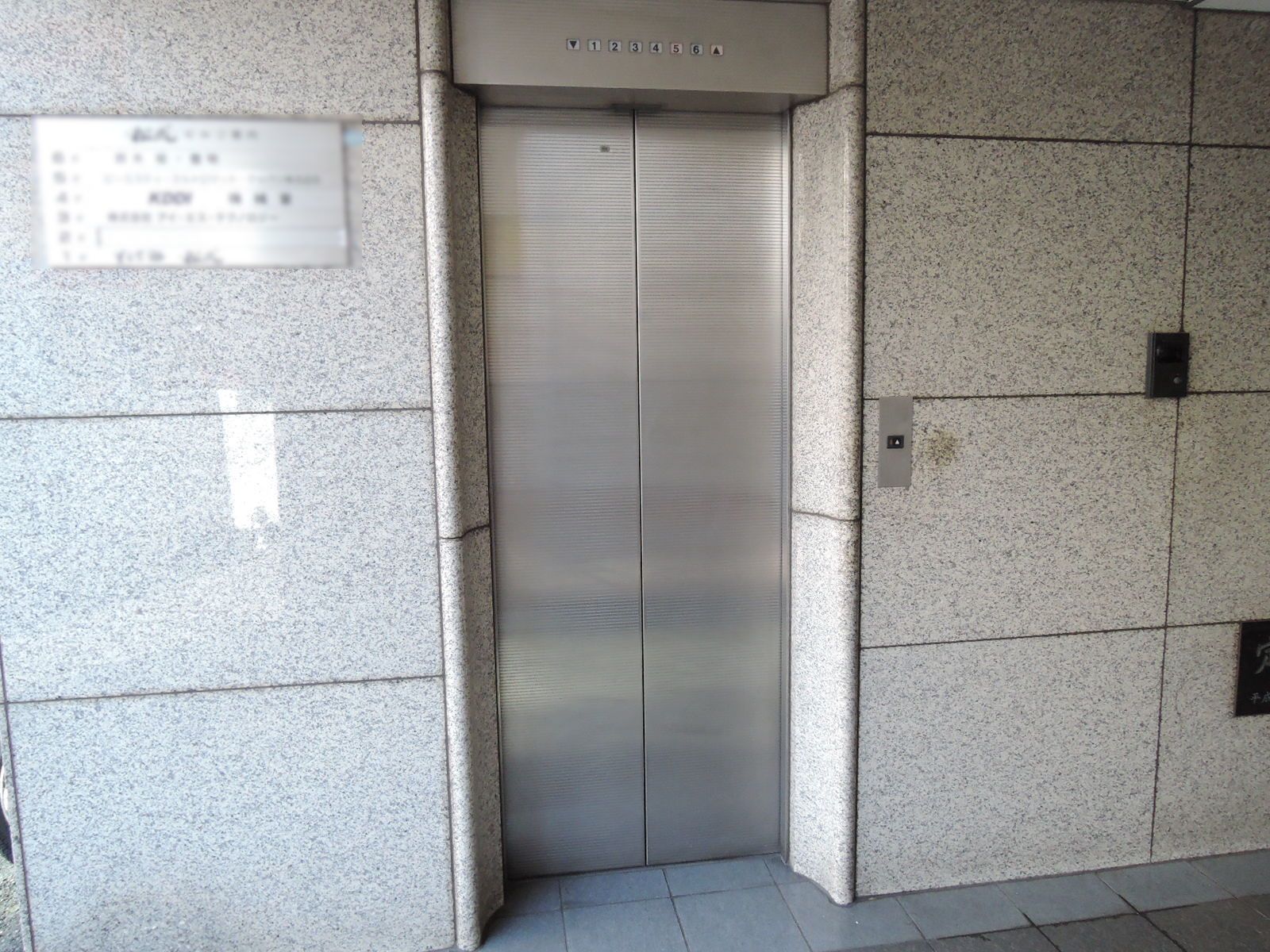 エレベーター1基