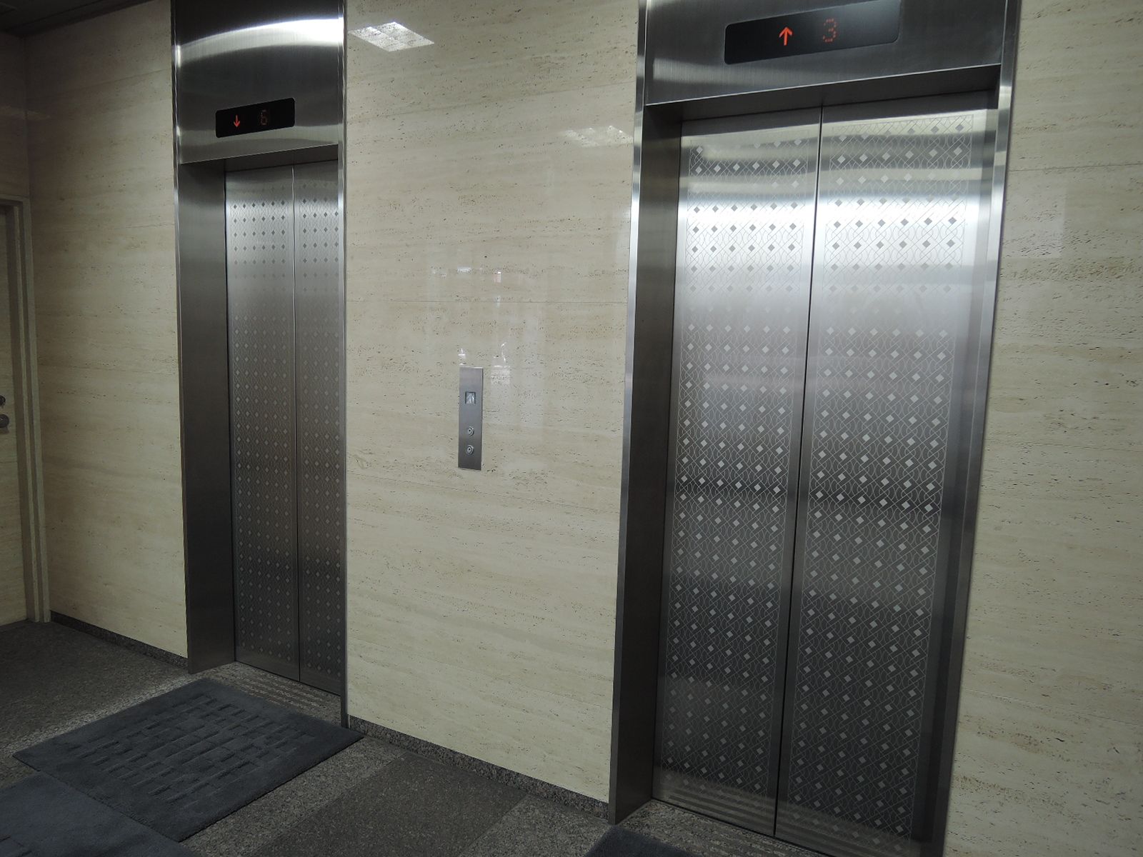 エレベーター2基