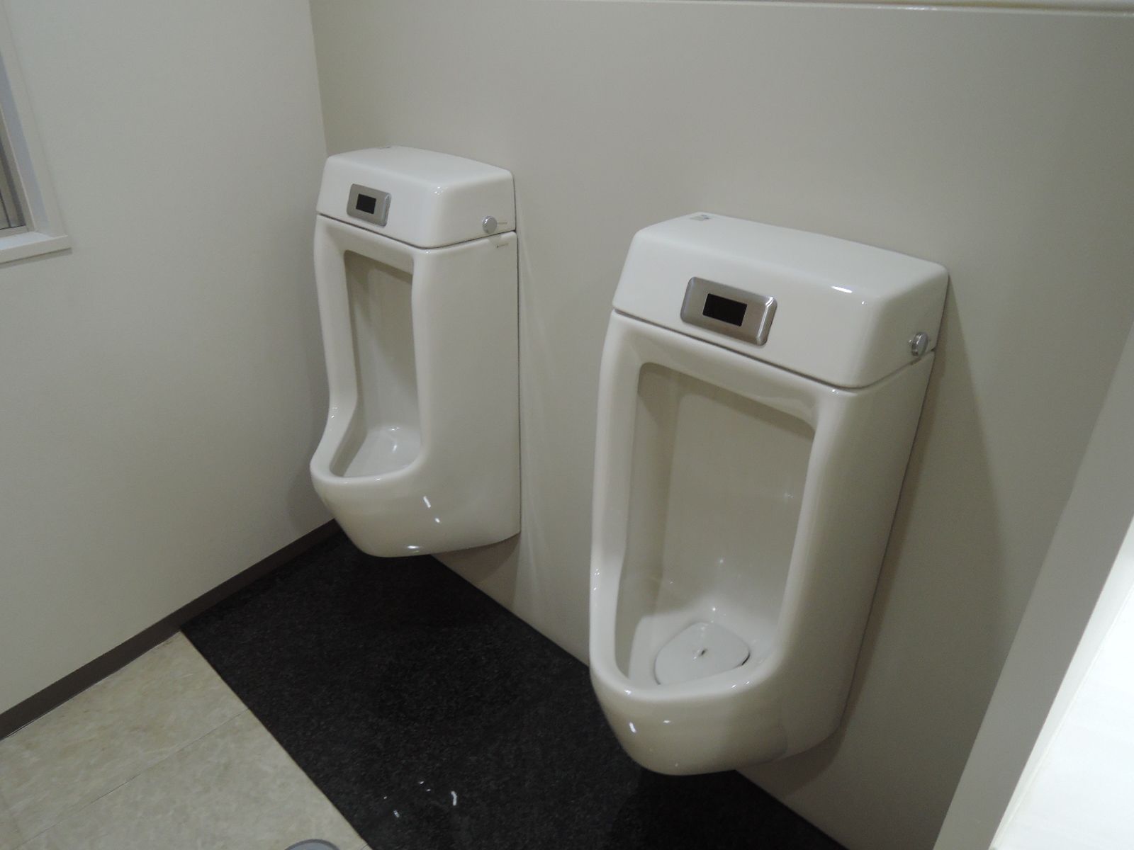 男性用トイレ
