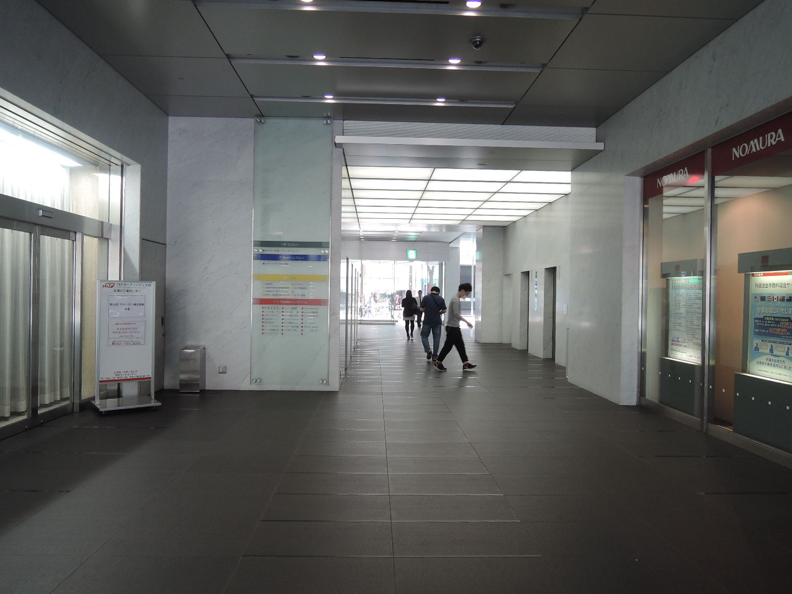 エントランスホール
