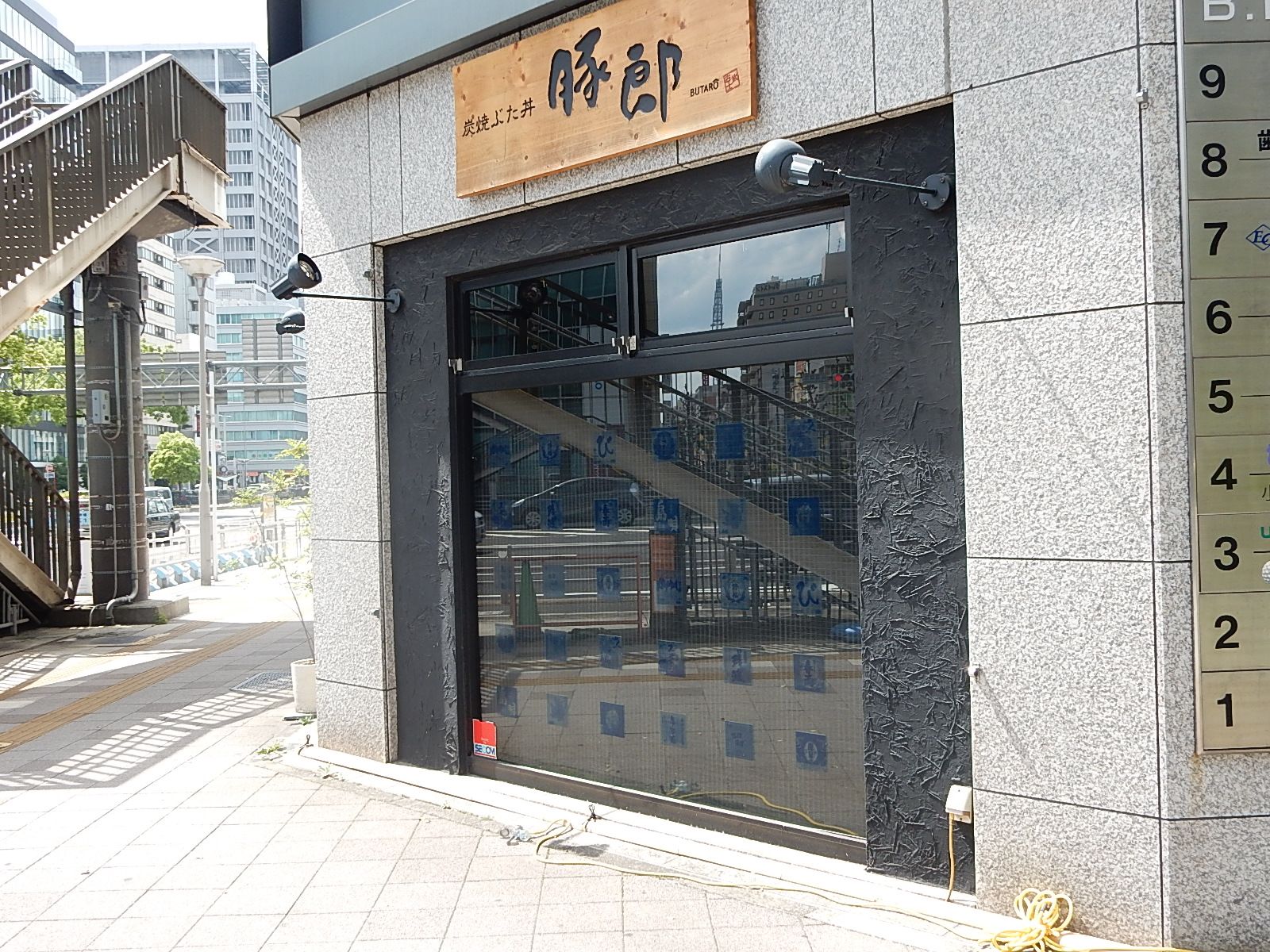 1階テナント：豚丼屋さん
