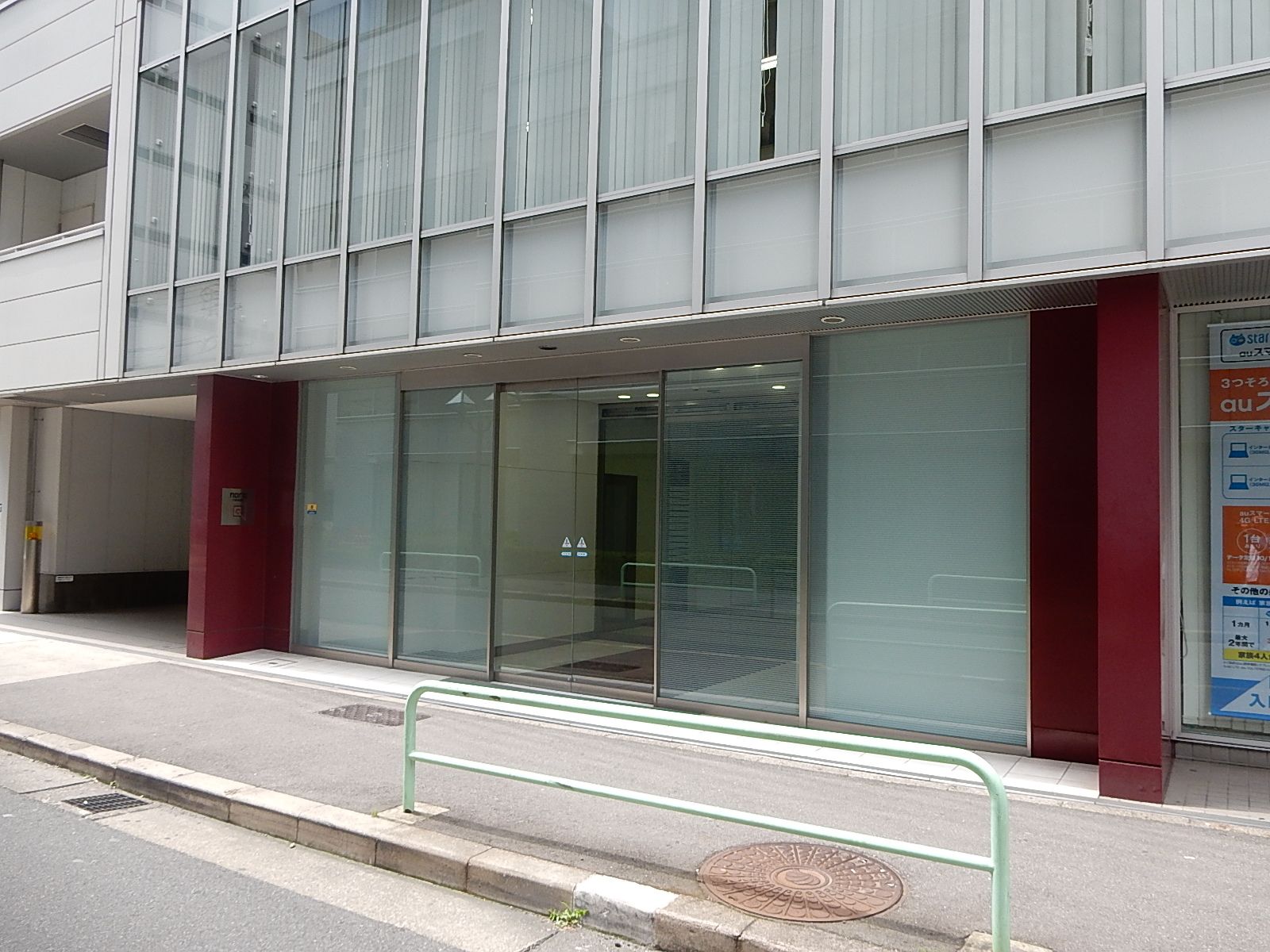 オフィスビル出入口