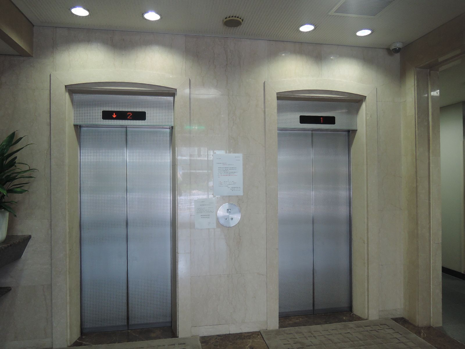 エレベーター（2基）