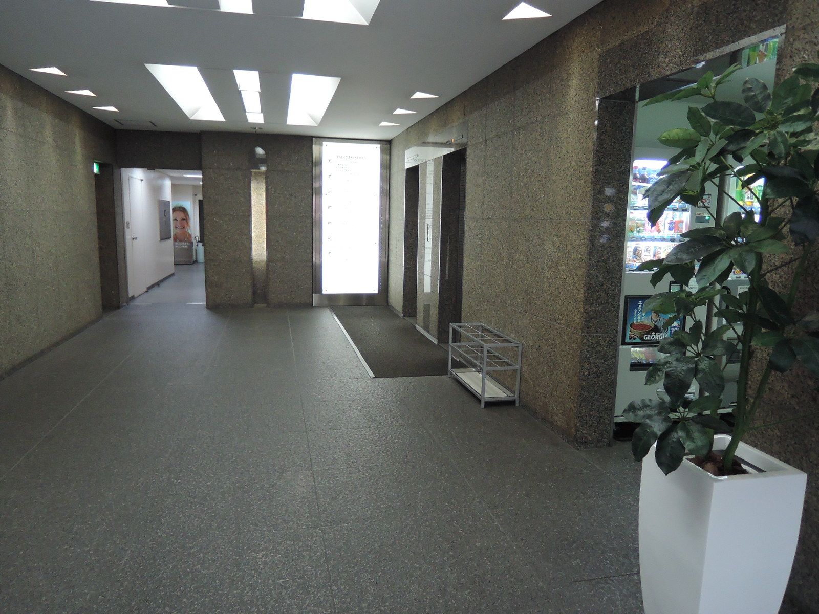 エントランスホール