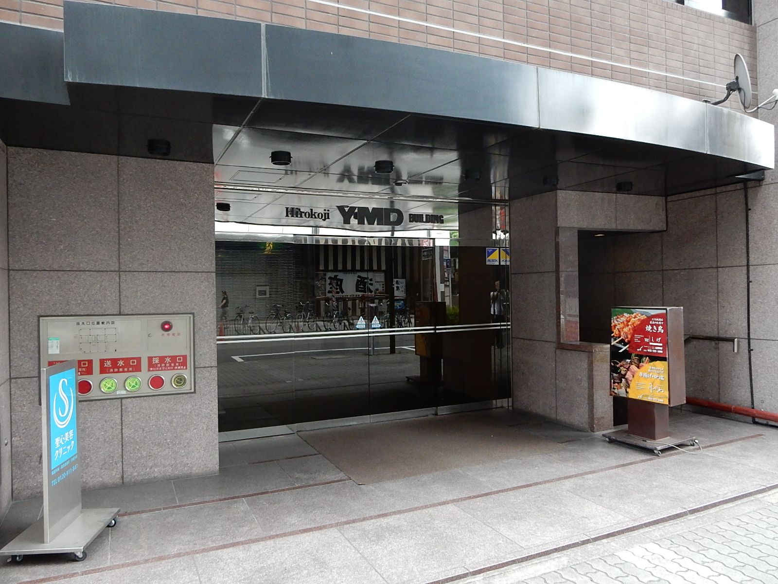 オフィスビル出入口