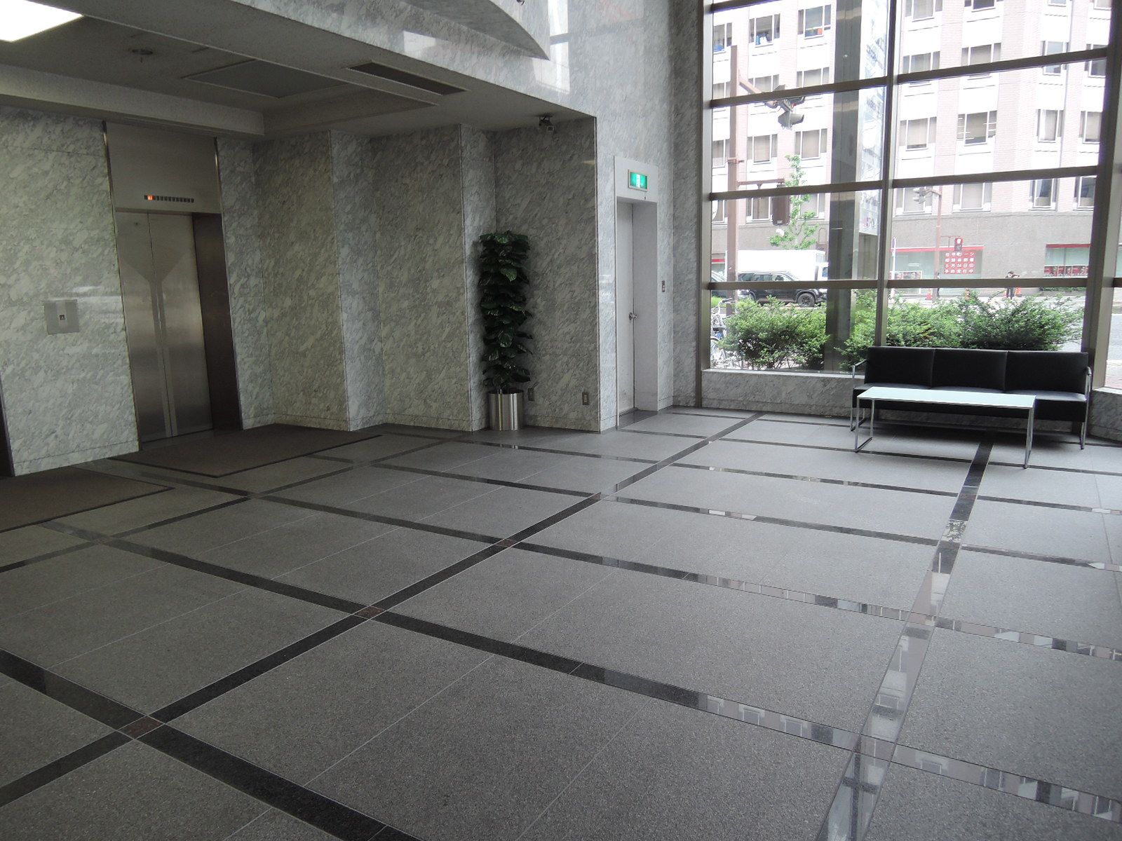 エントランスホール