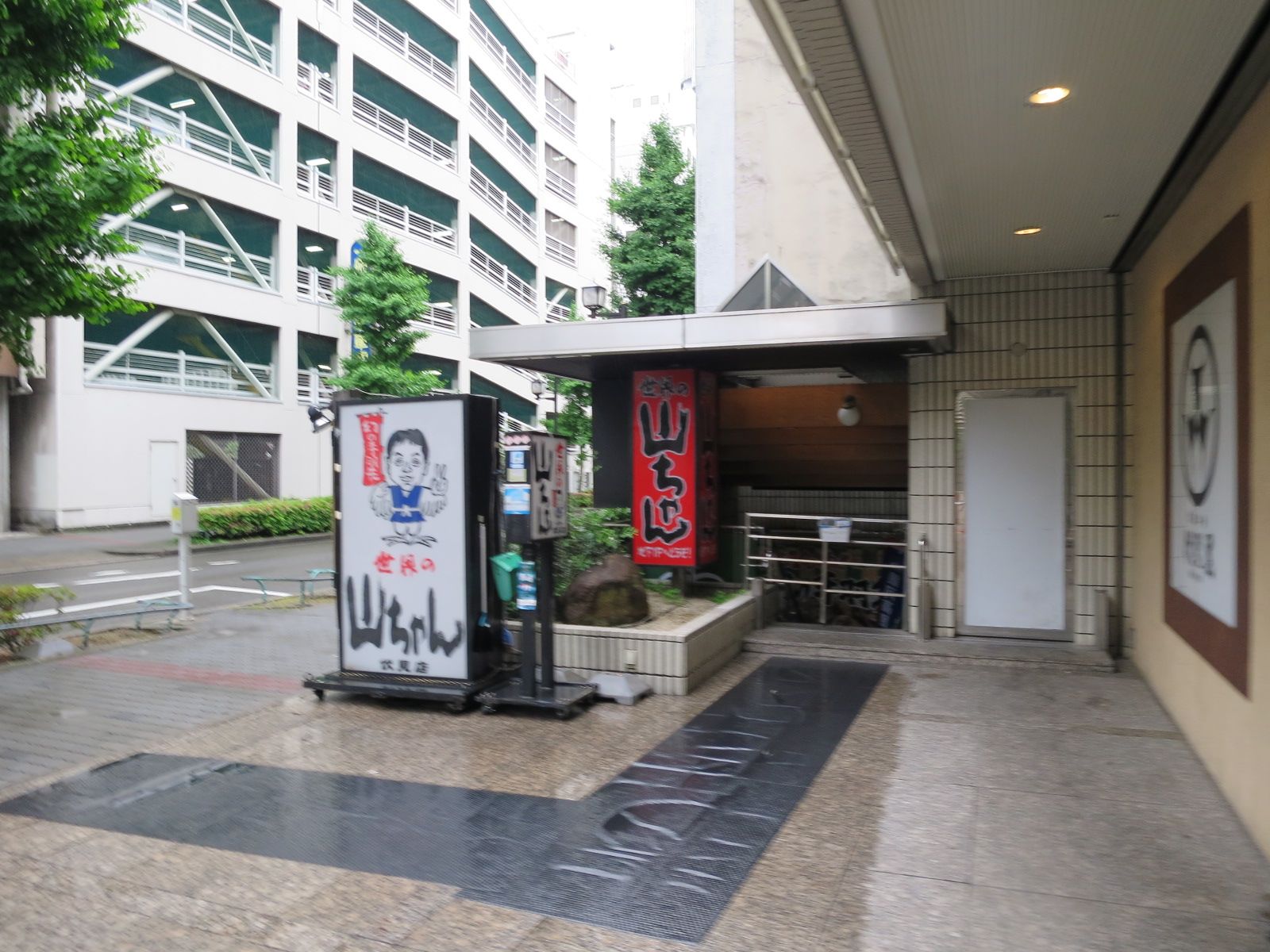 1階の飲食店