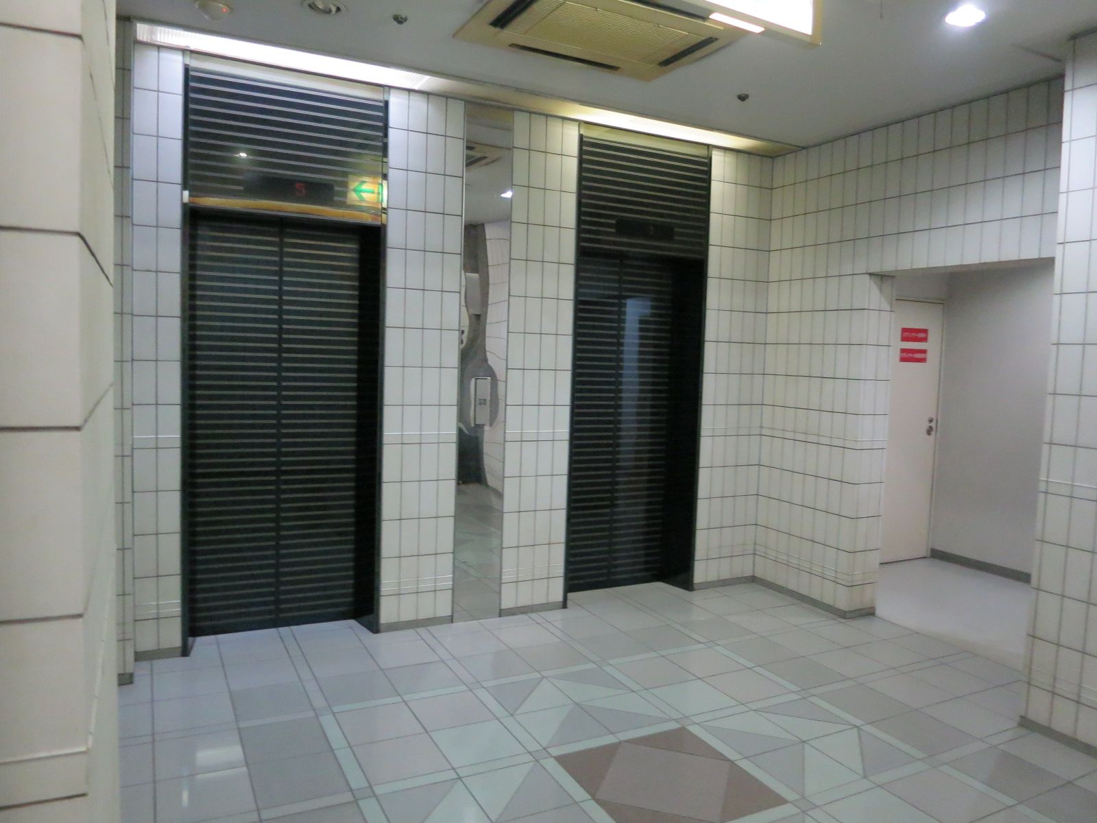 エレベーター(2基)