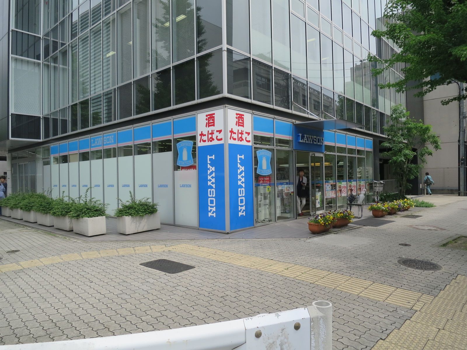 1階のローソン名駅南二丁目店