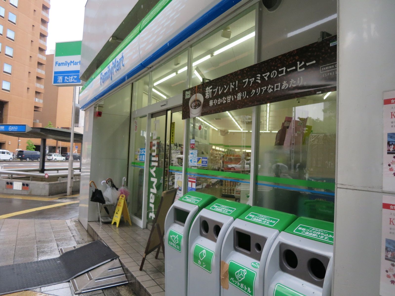 1階のコンビニ