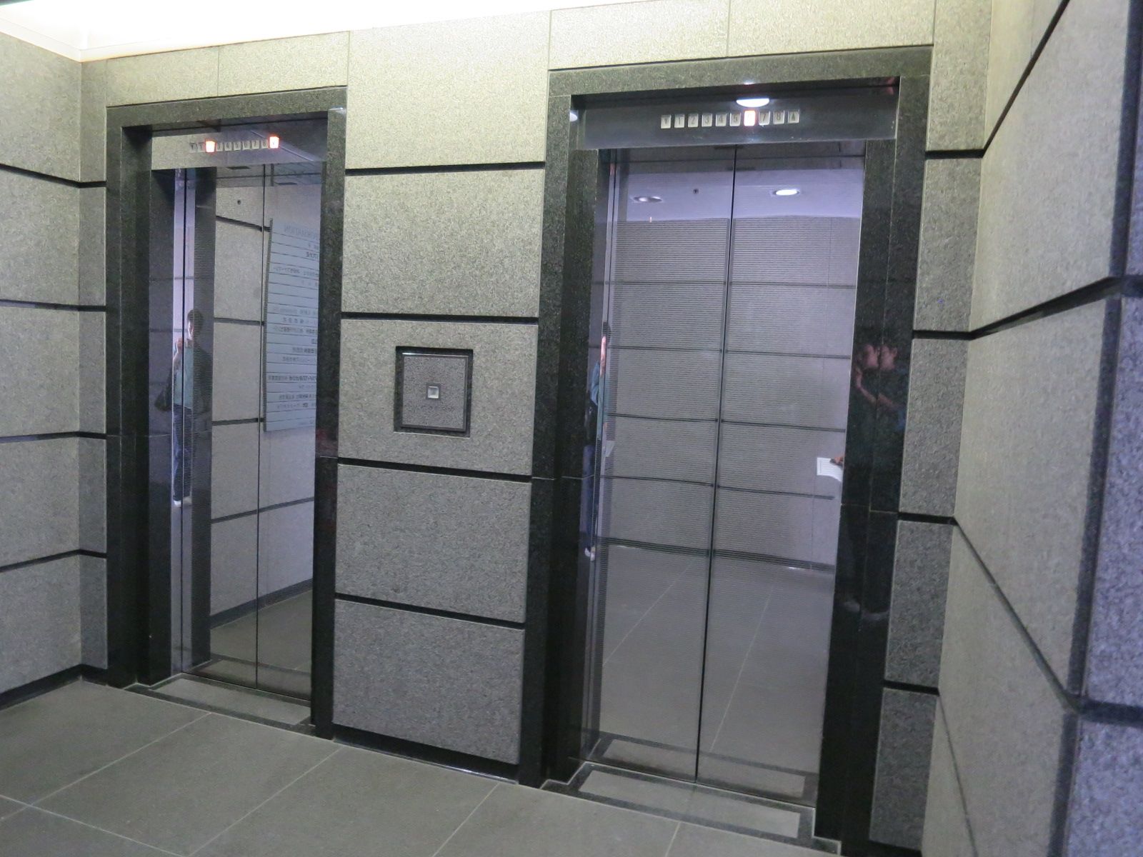 エレベーター(2基)