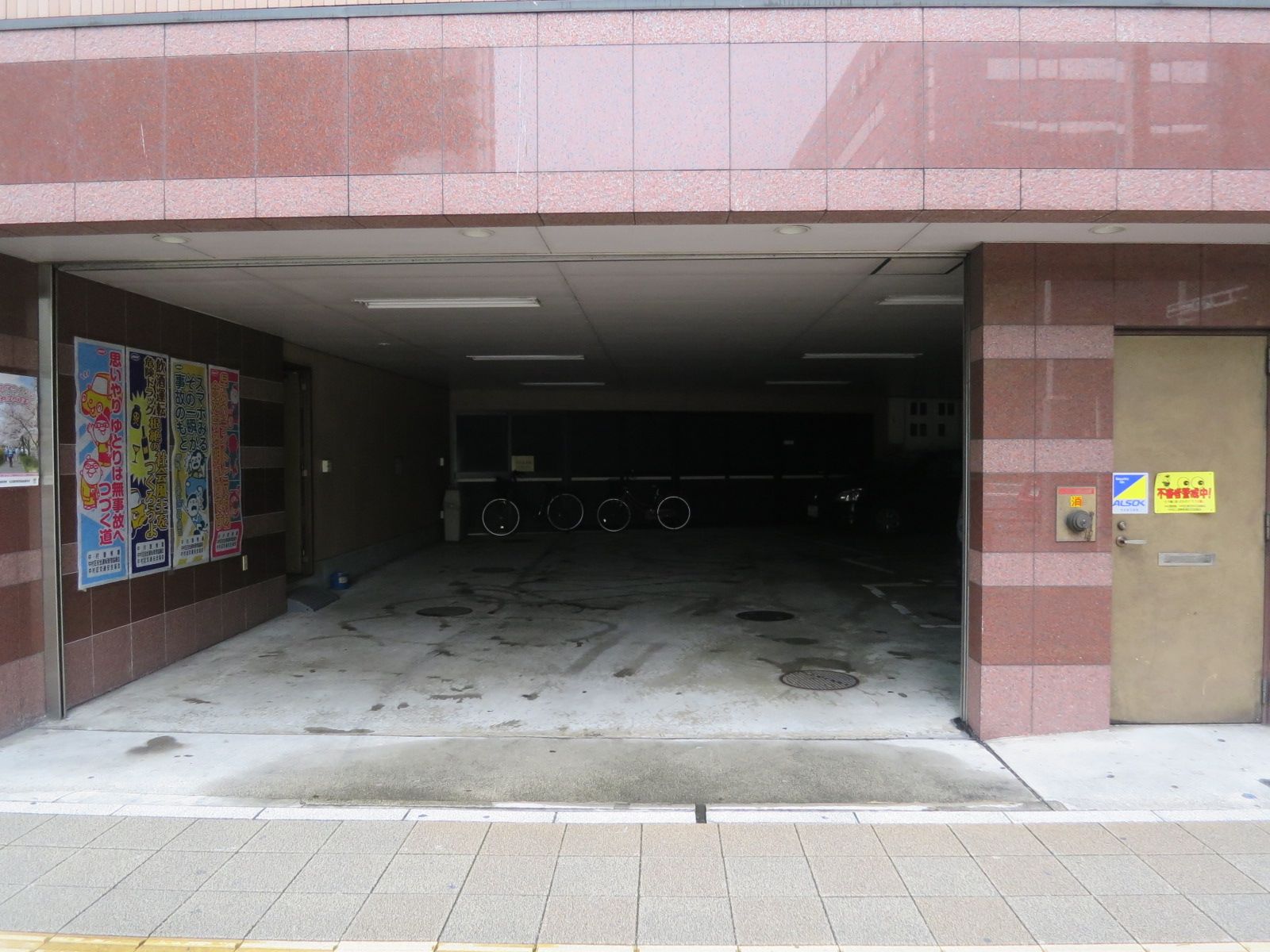 駐車場出入口