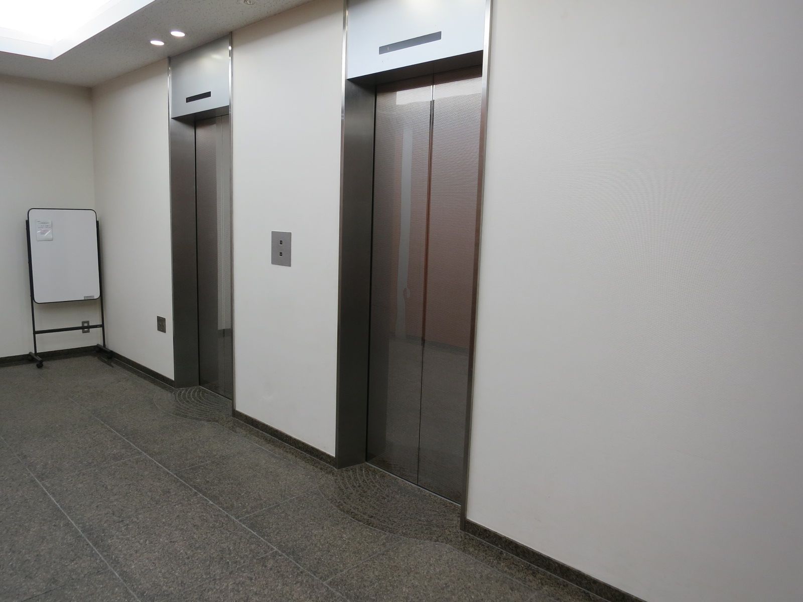 エレベーター(2基)