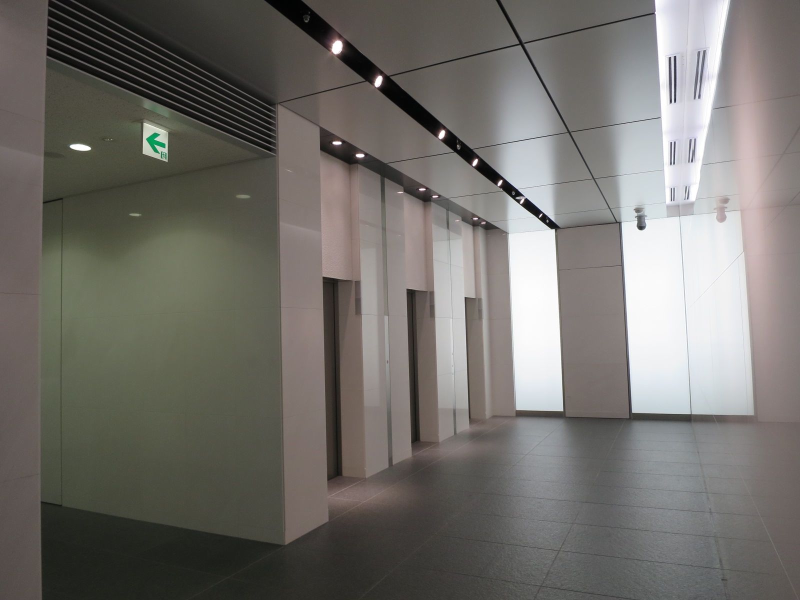 1階エレベーターホール