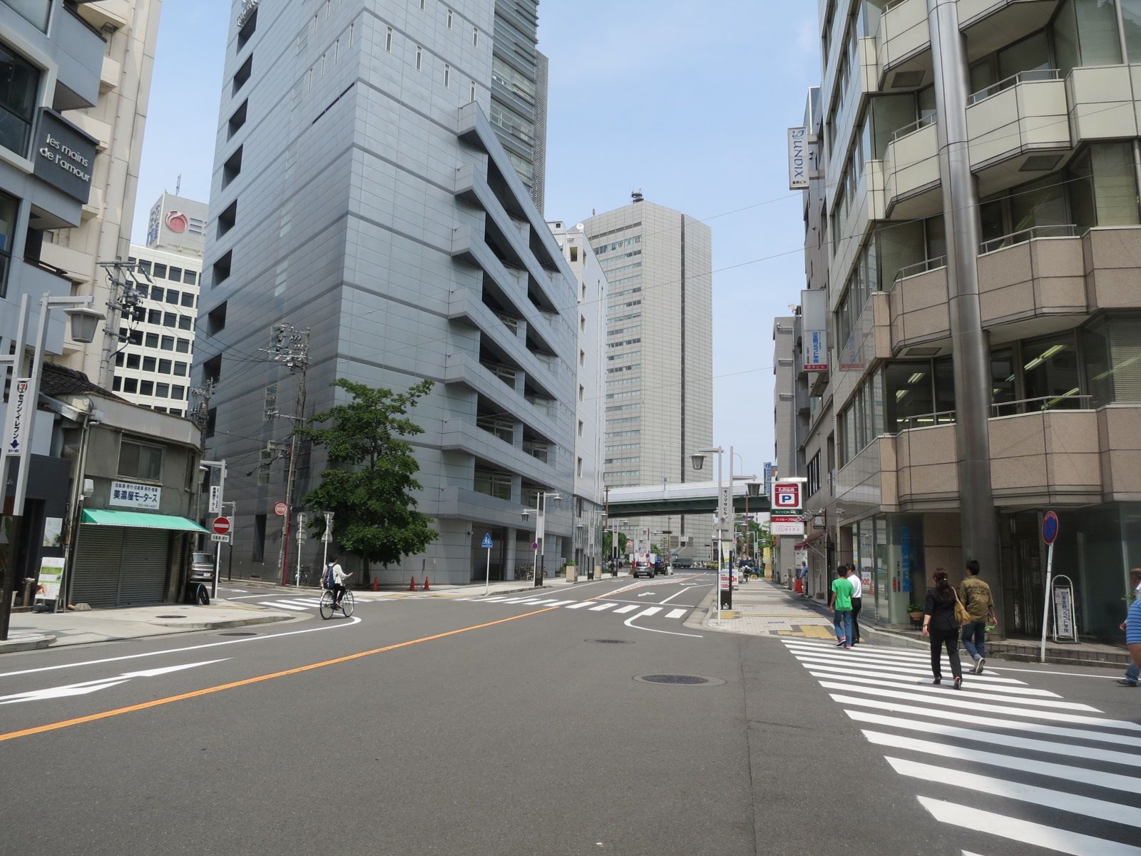 広々とした道路