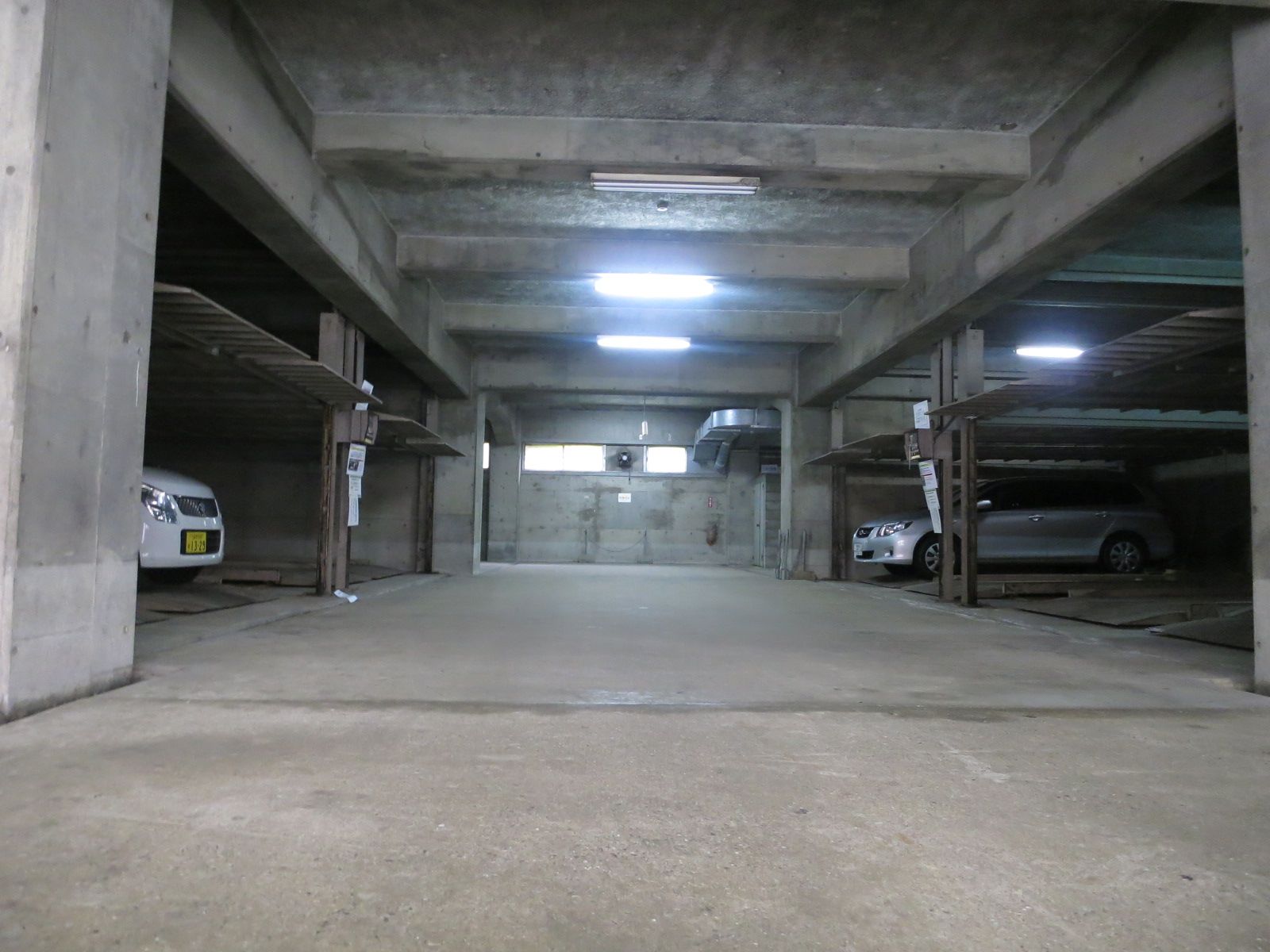平面の機械式駐車場