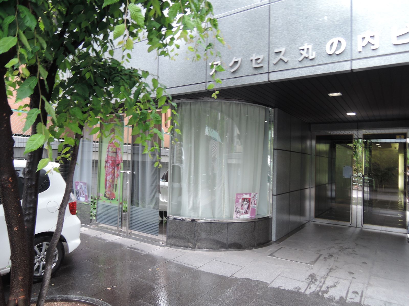 オフィスビル出入口
