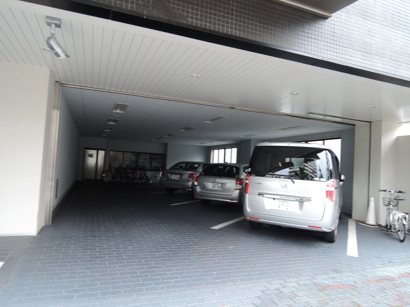 ダイセンビル内に駐車場設置