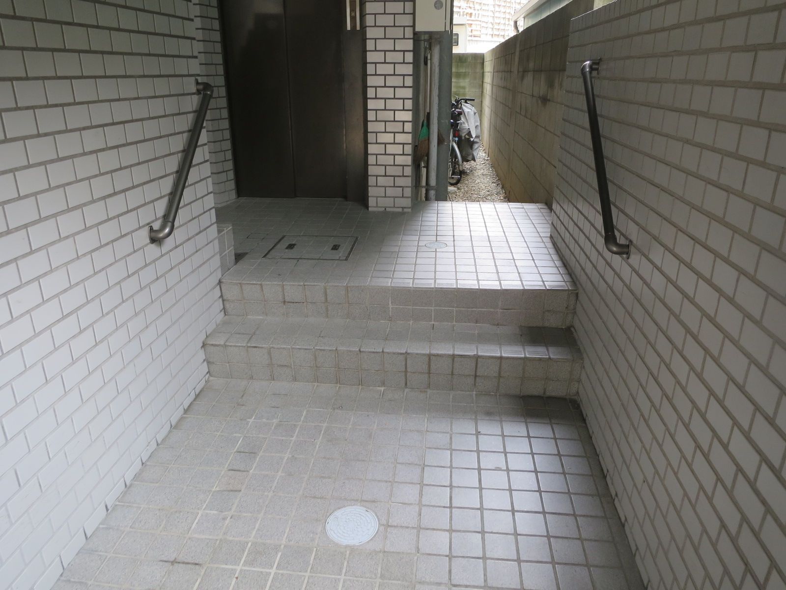 オフィスビル1階共用部