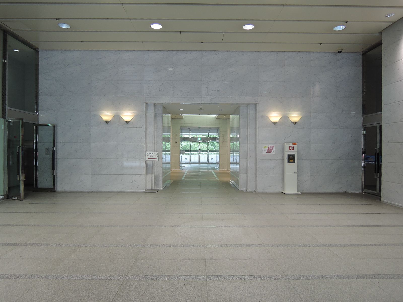 エントランスホール