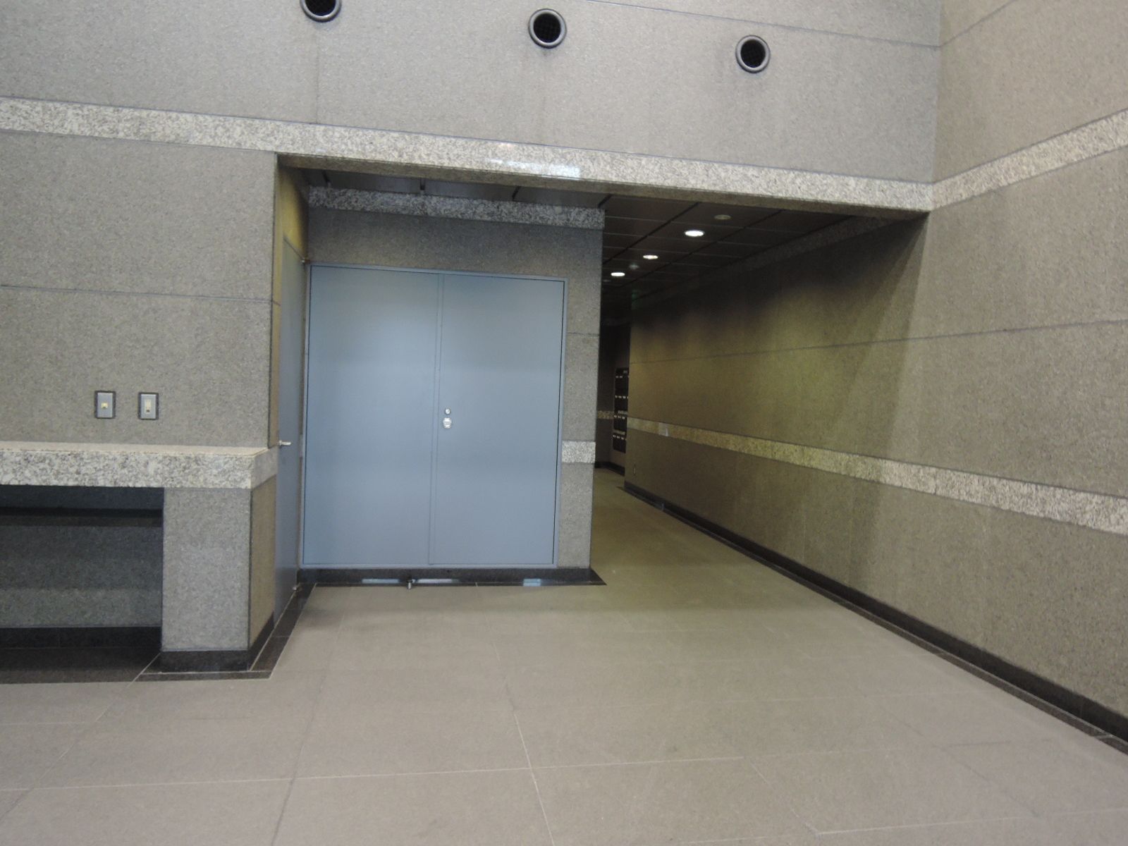 広々としたエントランスホール