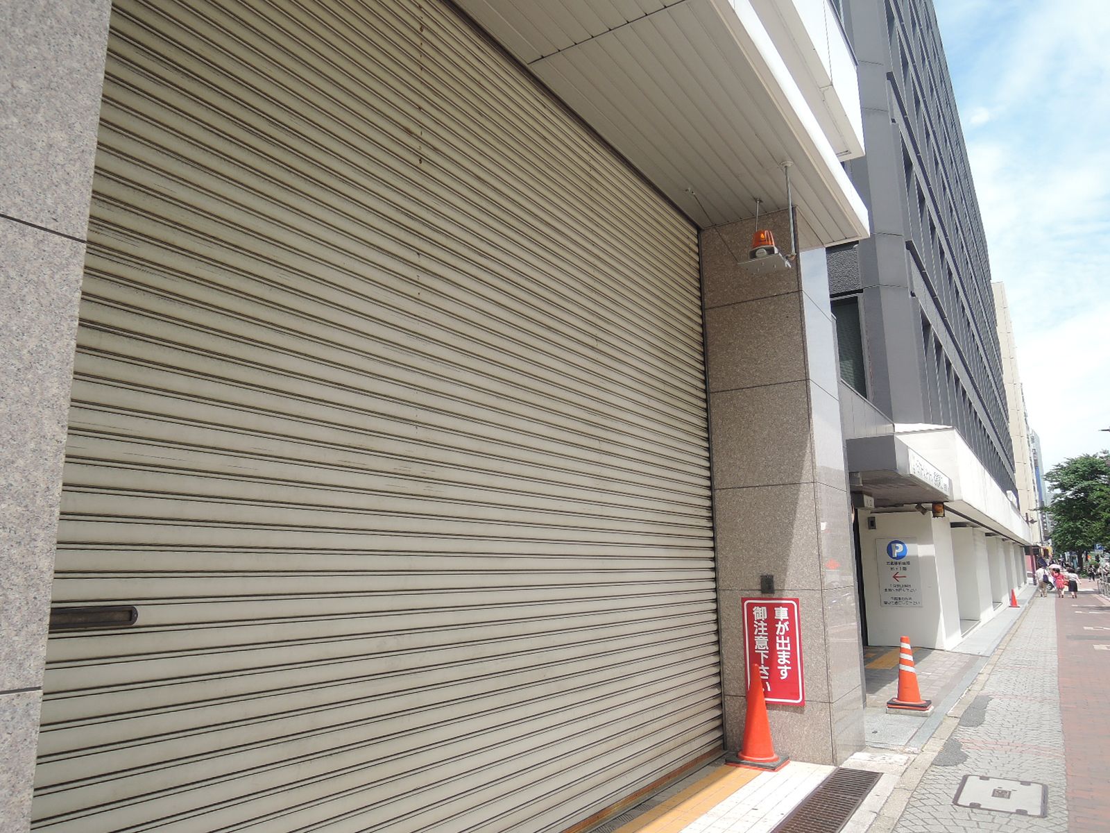エントランス前