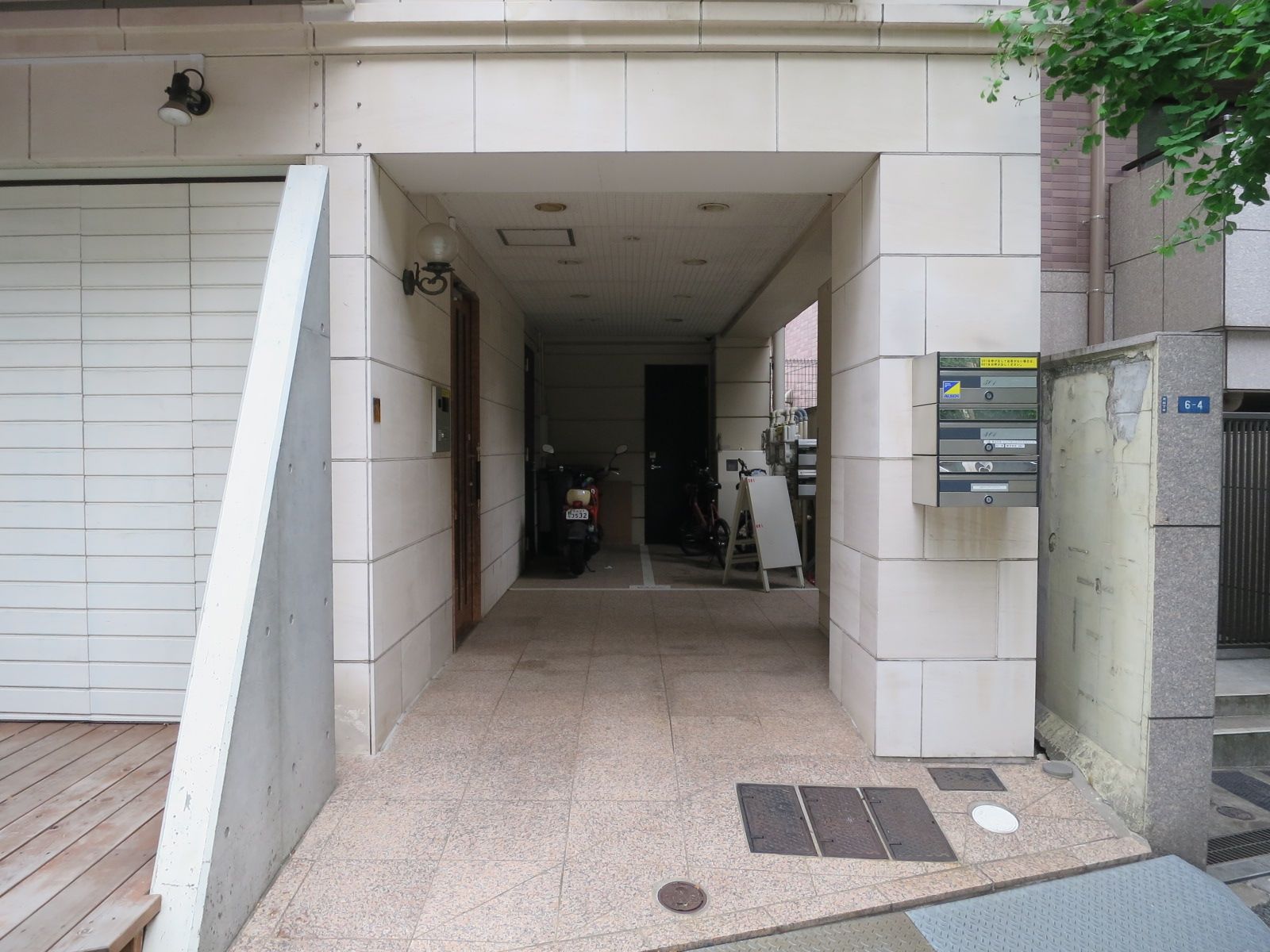 オフィス出入口
