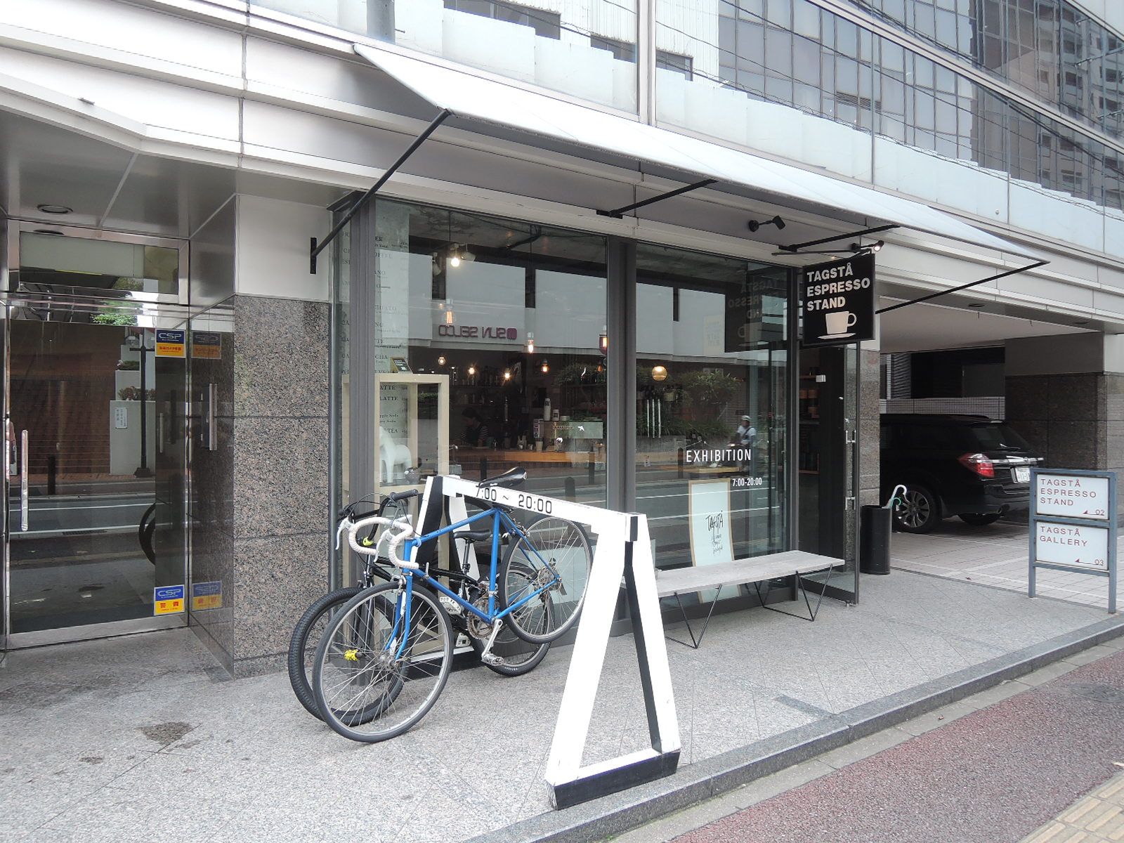 1階：カフェ