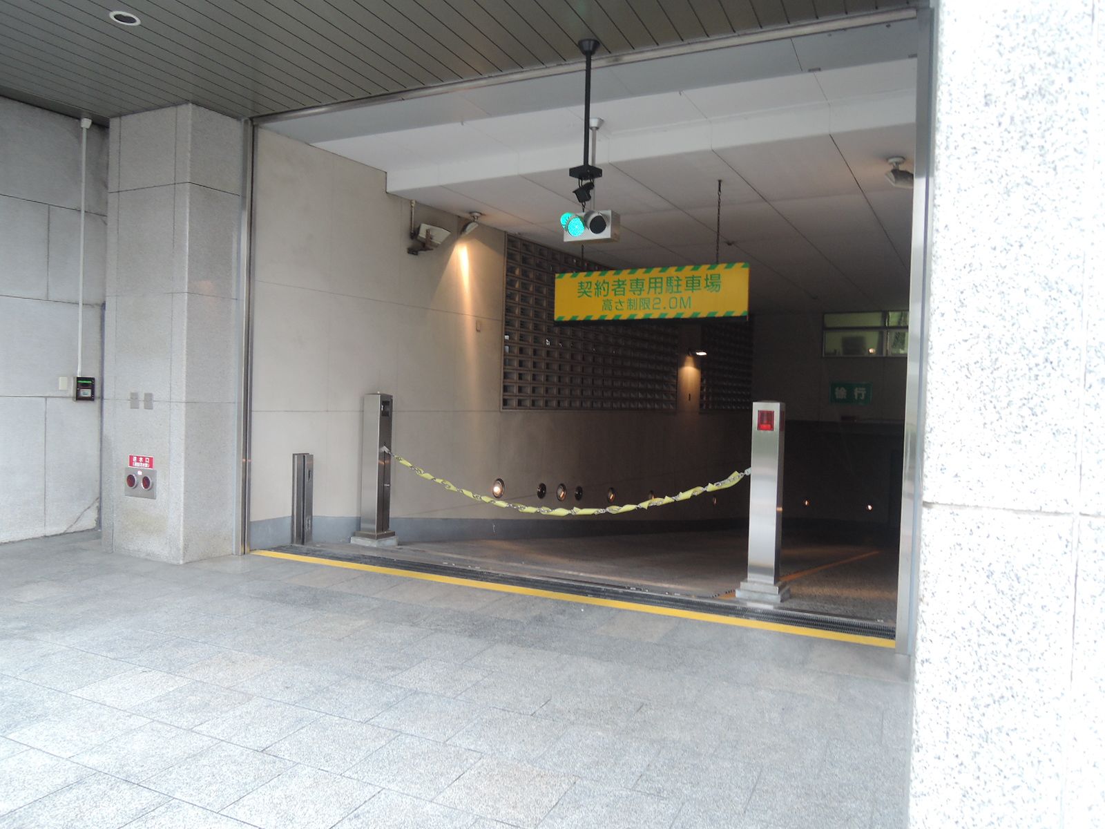 契約者専用駐車場出入口