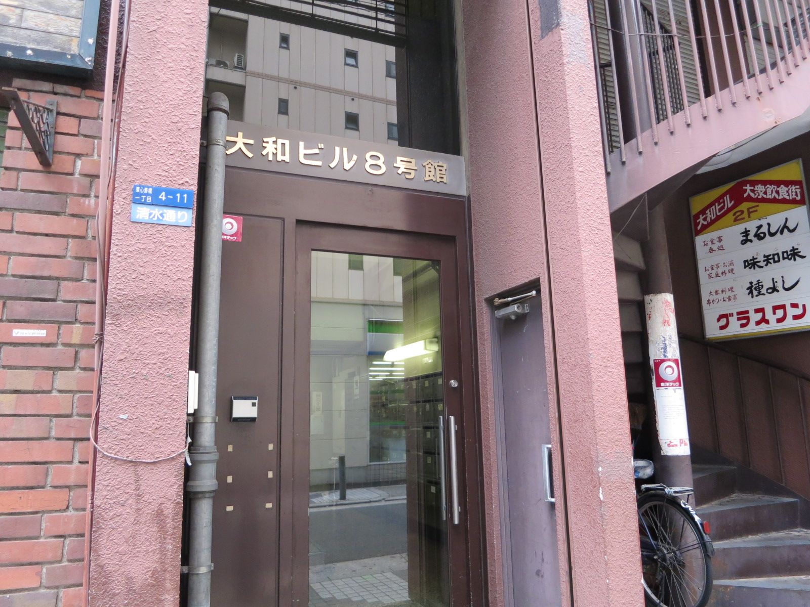 オフィスビルエントランス