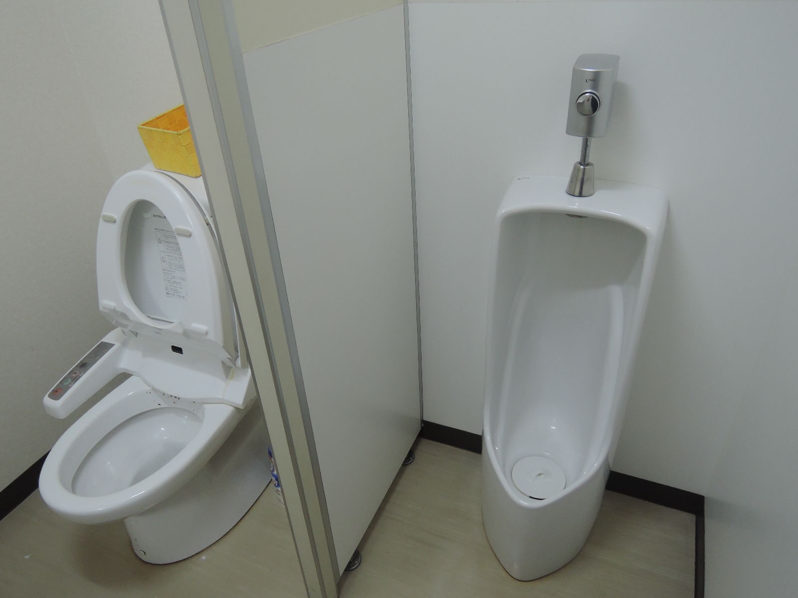 男性用トイレ