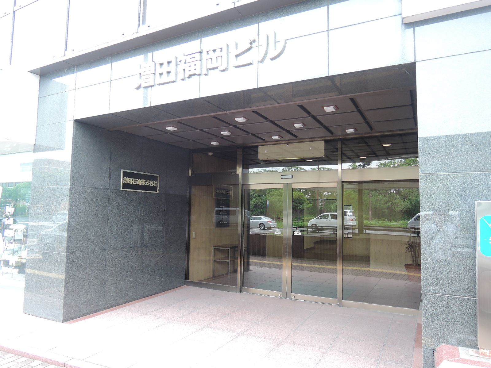 オフィスビル出入り口