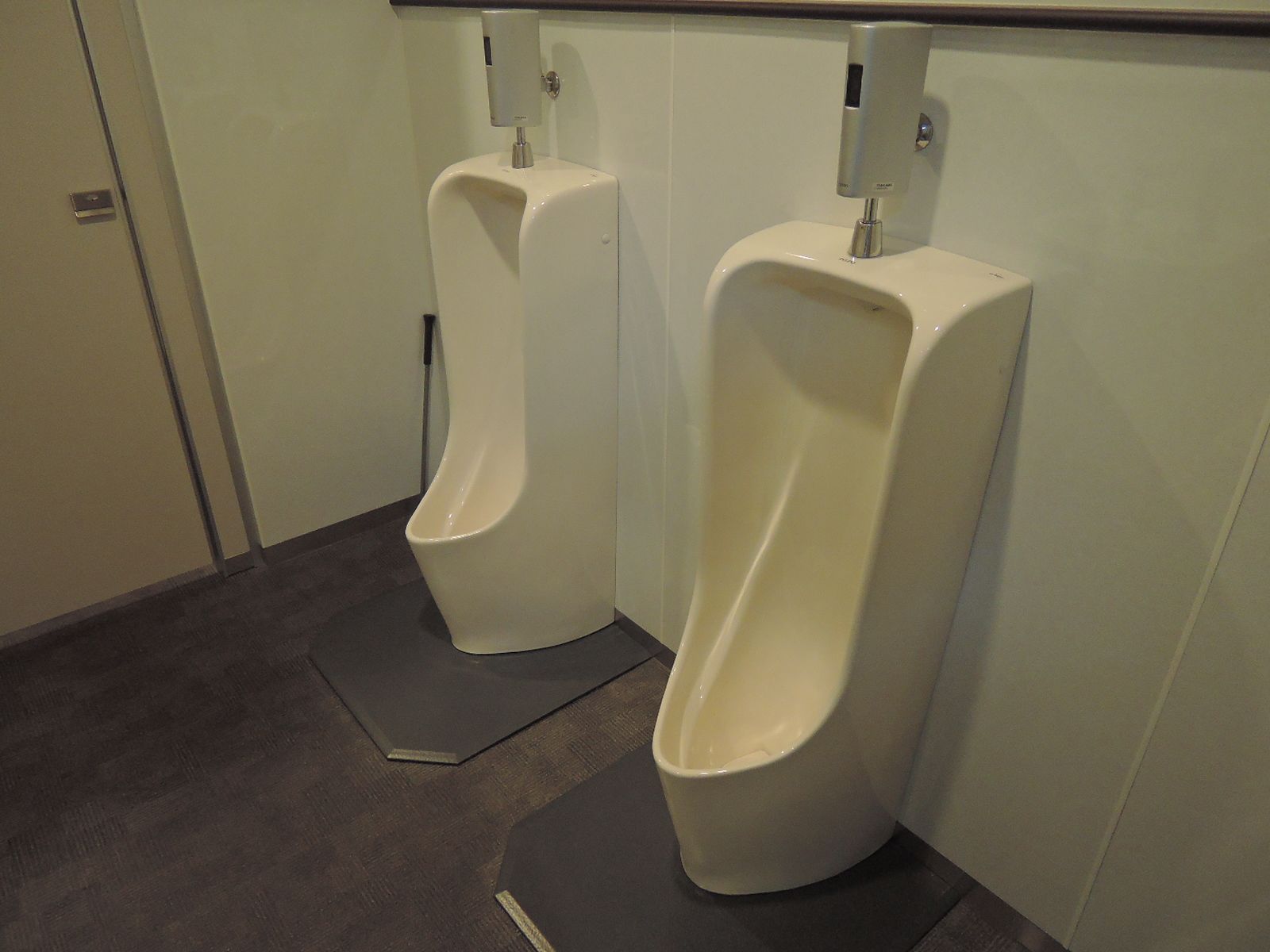 男性用トイレ
