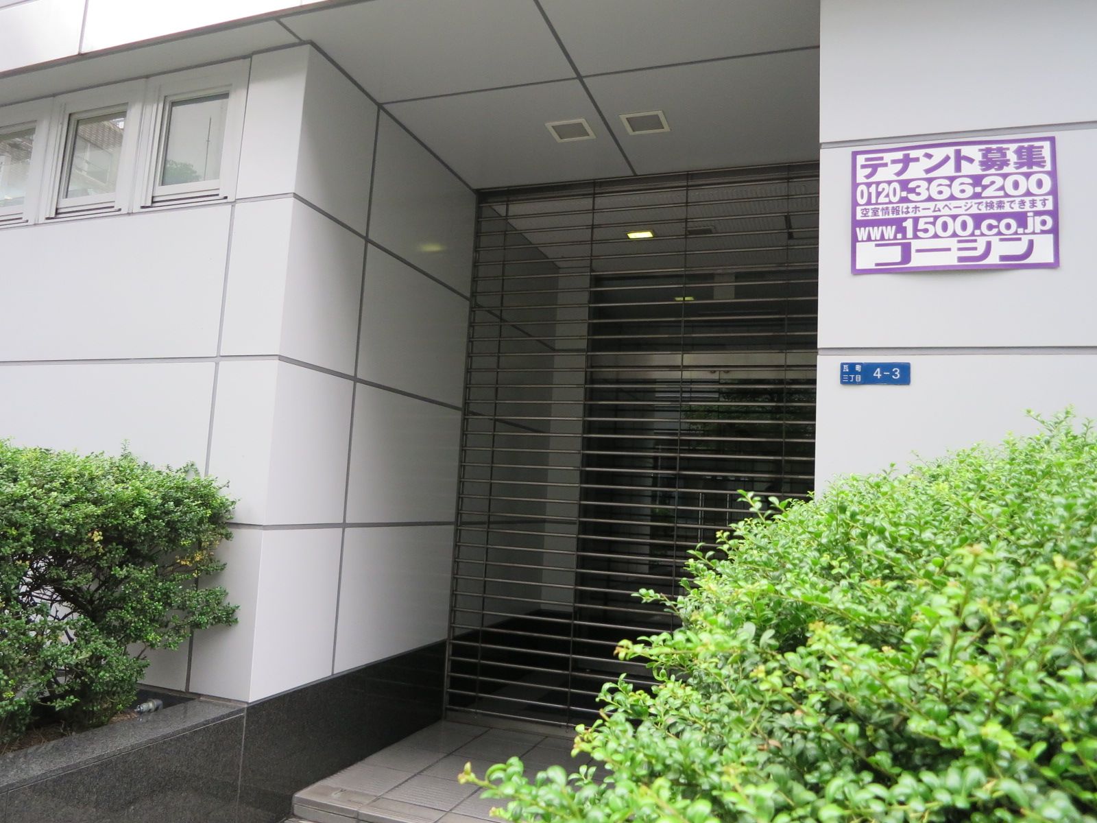 オフィスビル出入口