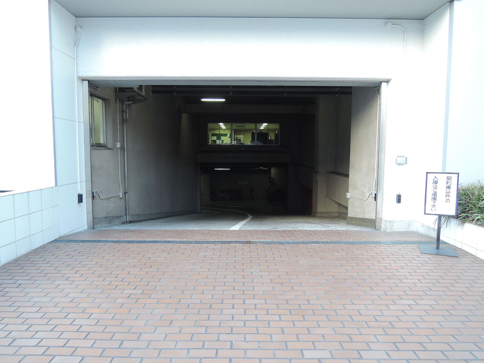 駐車場出入口