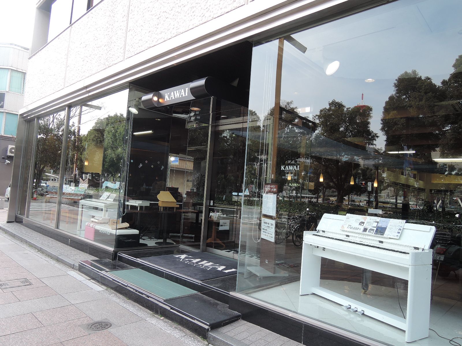 1階テナント：楽器店