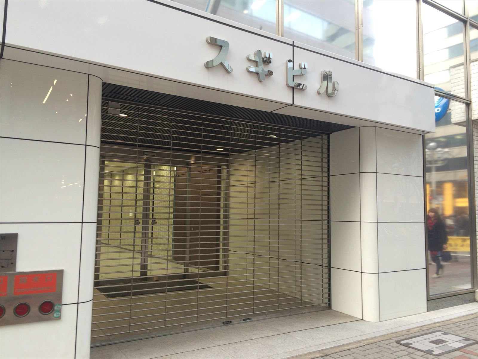 オフィスビル出入口