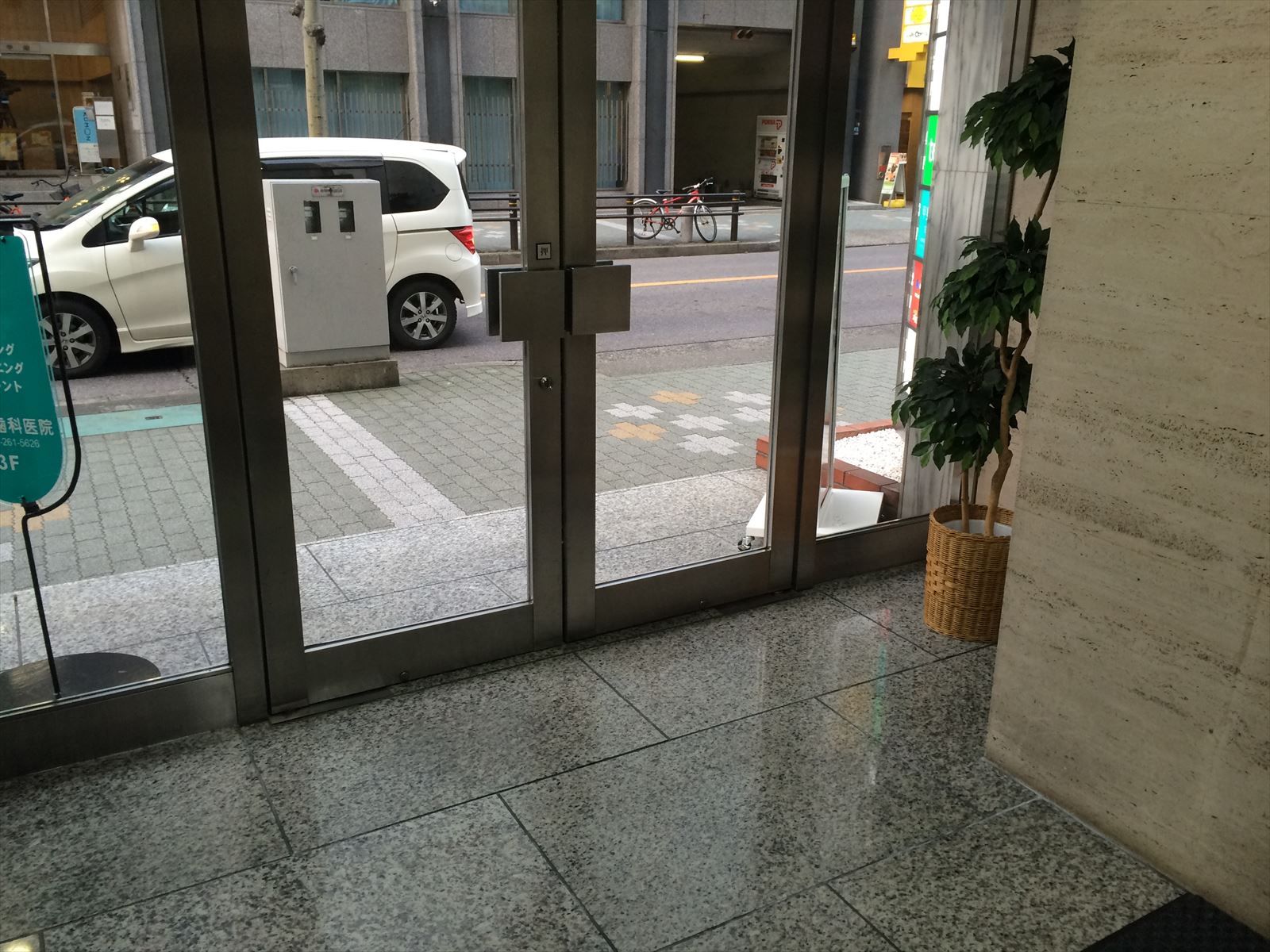 エントランスホール